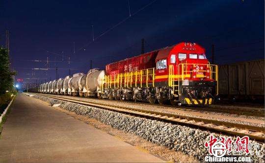 中國(guó)中車：我國(guó)首臺(tái)3000馬力節(jié)能環(huán)保型調(diào)車機(jī)車下線
