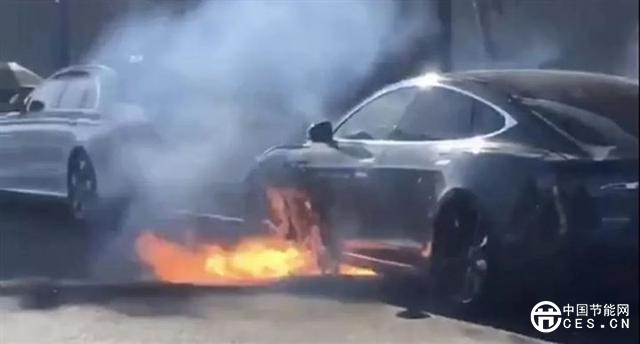 特斯拉又自燃了？是時候跟你聊聊電動汽車的電池安全性了