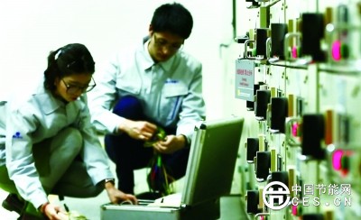 工作人員正在進行能源審計