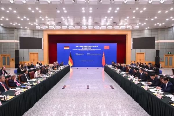 國(guó)家發(fā)展改革委主任鄭柵潔同德國(guó)聯(lián)邦副總理哈貝克舉行中德氣候變化和綠色轉(zhuǎn)型對(duì)話(huà)合作機(jī)制首次高級(jí)別對(duì)話(huà) 國(guó)家發(fā)展改革委主任鄭柵潔同德國(guó)聯(lián)邦副總理哈貝克舉行中德氣候變化和綠色轉(zhuǎn)型對(duì)話(huà)合作機(jī)制首次高級(jí)別對(duì)話(huà)