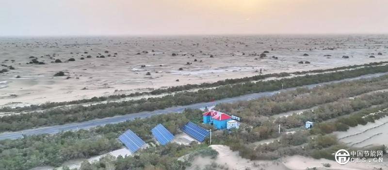 陽光“養(yǎng)綠”首條零碳沙漠公路 陽光“養(yǎng)綠”首條零碳沙漠公路