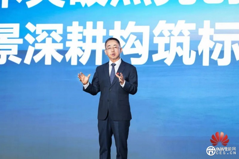 華為數(shù)字能源發(fā)布全球首個構網(wǎng)型光儲解決方案