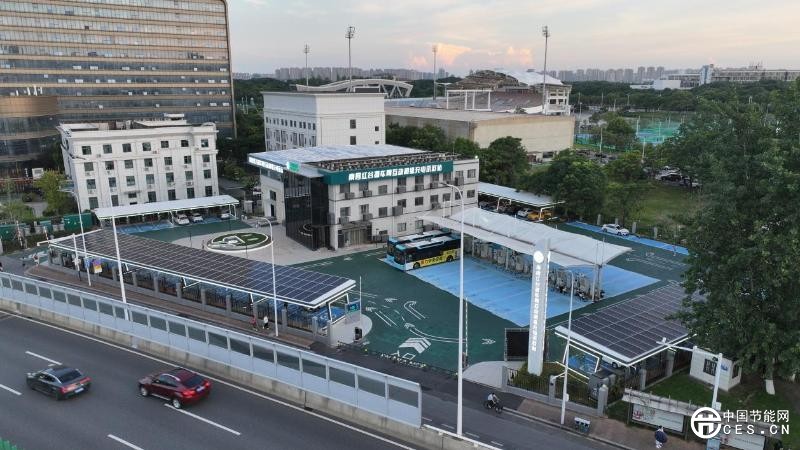 江西首座“光儲(chǔ)充放檢調(diào)”一體超級(jí)充電站在南昌投運(yùn)