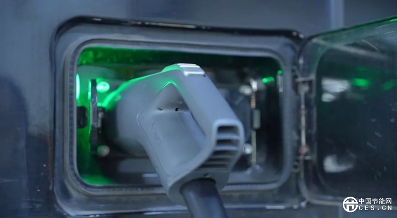 用“公交充電寶”點(diǎn)亮蓉城 用“公交充電寶”點(diǎn)亮蓉城