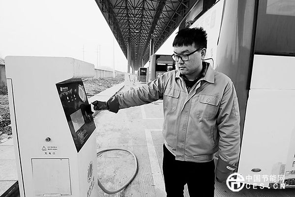 安徽最大電動(dòng)汽車充電站二期工程投入使用