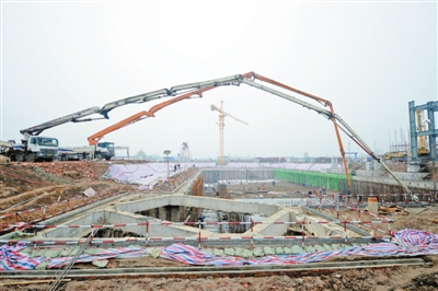 廠區(qū)建設(shè)正如火如荼進行中