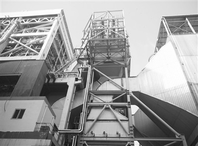 圖為華能?？陔姀S#5機(jī)組運(yùn)行脫硝現(xiàn)場。