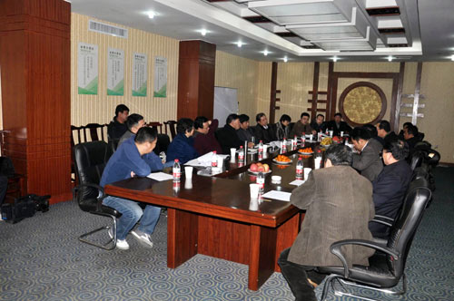 相關(guān)領(lǐng)導(dǎo)參觀考察建筑節(jié)能和清潔能源采暖工作