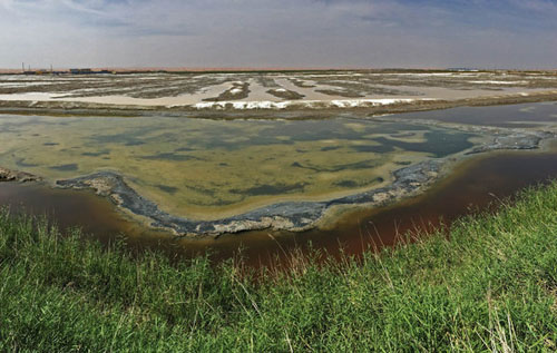 騰格里沙漠腹地建起工業(yè)園區(qū)將污水排進沙漠深處