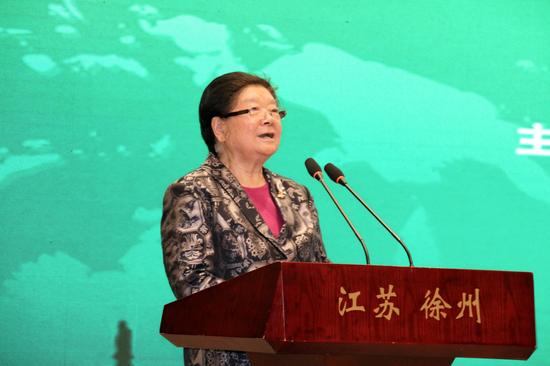 十屆全國人大常委會(huì)副委員長、中華環(huán)保聯(lián)合會(huì)名譽(yù)主席顧秀蓮宣布論壇開幕