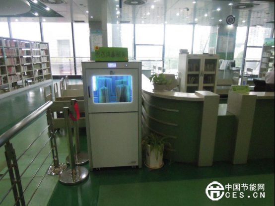 自助圖書殺菌機(jī)亮相義烏工商學(xué)院圖書館30秒消毒4本圖書381.png