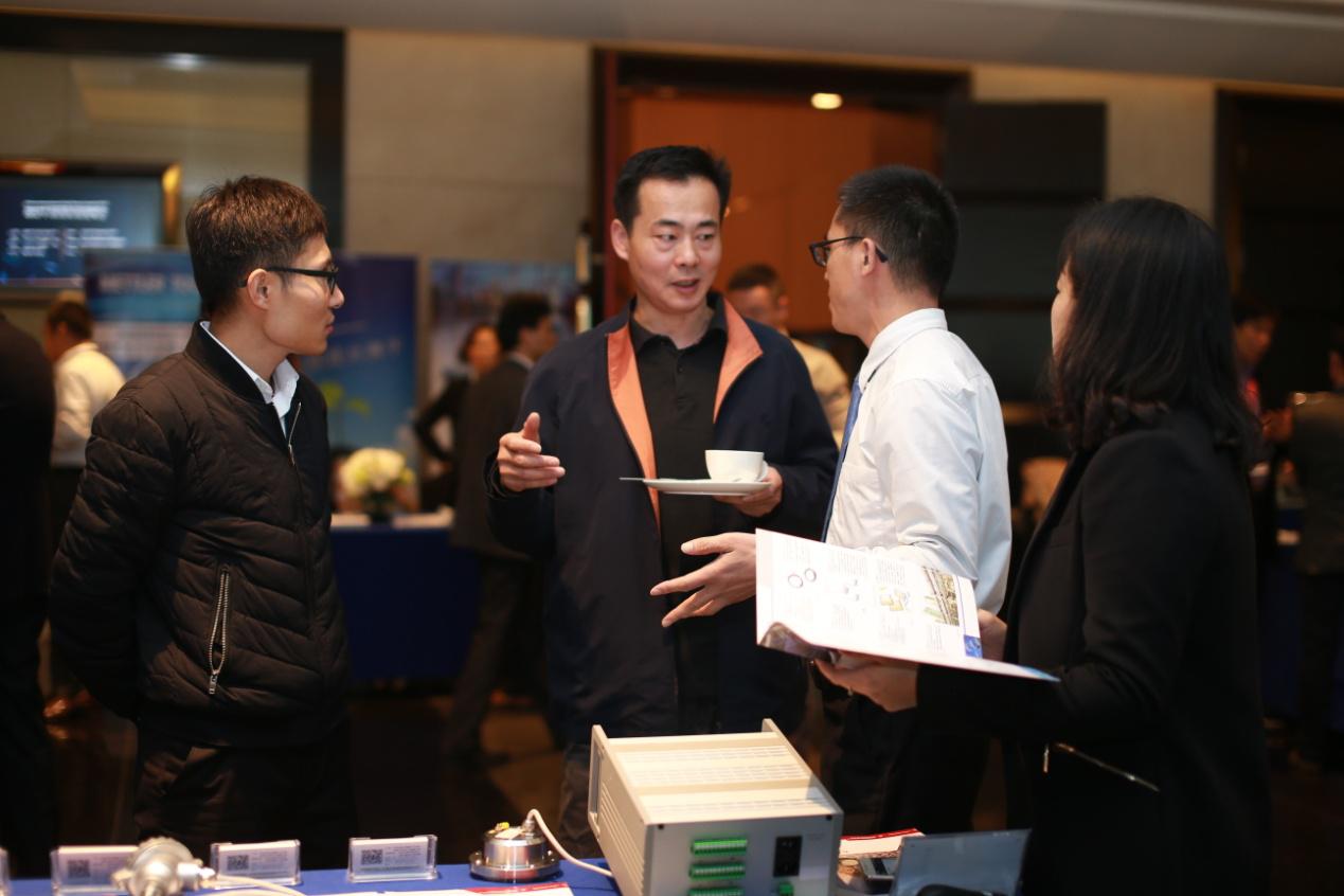 茶歇商務(wù)交流環(huán)節(jié)