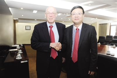 陳吉寧在京會見了美國前財政部長亨利˙鮑爾森先生。