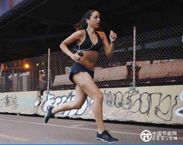 科技引領(lǐng)生活 談?wù)勚悄艽┐髋c科學(xué)運(yùn)動