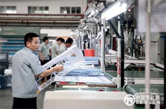 格力電器生產(chǎn)車間，許多生產(chǎn)環(huán)節(jié)已實現(xiàn)高度自動化。