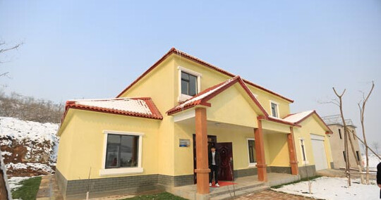 由3D定制板墻裝配的綠色建筑。長(zhǎng)城網(wǎng)張錚攝