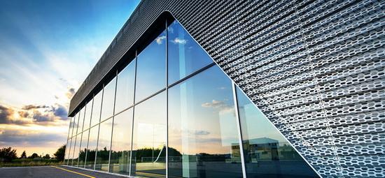 這些智能建筑以人性化、環(huán)保、健康為目標