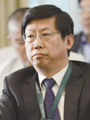 遼寧省環(huán)保廳長朱京海接受記者采訪