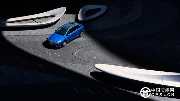 “純電”風(fēng)頭蓋過“插混” 國外車企欲打“價(jià)格戰(zhàn)”