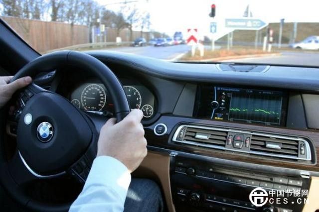 從AR車窗到車內(nèi)助手 未來汽車技術(shù)盤點