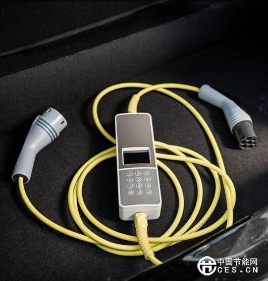 電動汽車的春天：德國公司把路燈變成充電樁