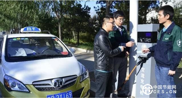 電動汽車的春天：德國公司把路燈變成充電樁