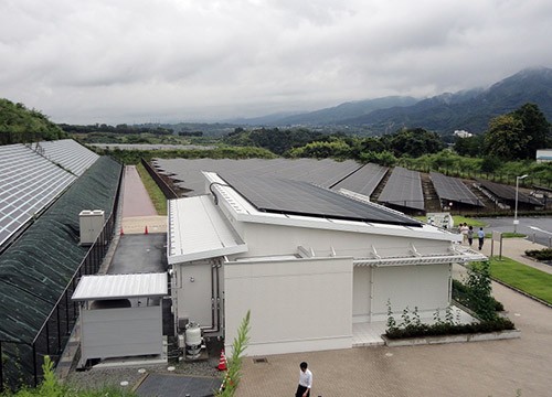 圖2:在屋頂上設(shè)置20kW太陽能電池板的“夢(mèng)太陽能館山梨”