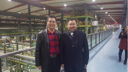 仟億達節(jié)能董事長鄭兩斌與北京神霧集團董事長兼總裁吳道洪合影