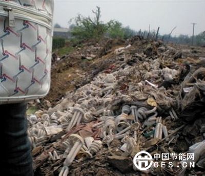 據(jù)統(tǒng)計(jì)，2006年我國報(bào)廢的含汞照明電器折合40瓦標(biāo)準(zhǔn)熒光燈達(dá)10億只，由于處置不當(dāng)而釋放到大氣環(huán)境中的汞量竟達(dá)70~80 噸，但至今國家尚沒有出臺針對性措施和政策。