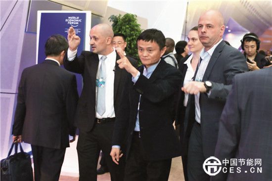 生產(chǎn)全球化到科技全球化：機(jī)器人“占領(lǐng)”達(dá)沃斯