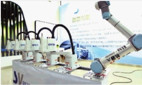 兩年后每100個(gè)“長(zhǎng)沙人”一個(gè)機(jī)器人(圖)