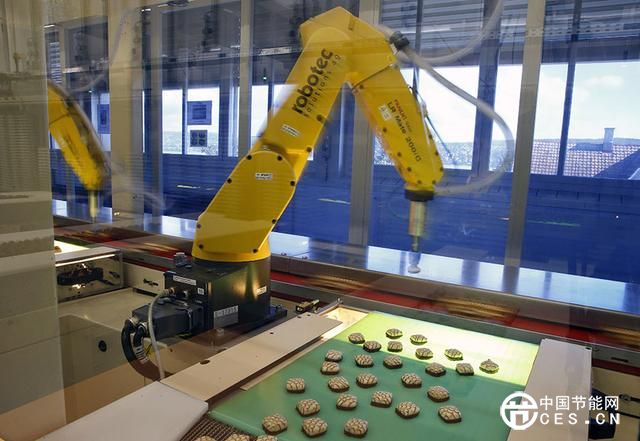 外媒稱機(jī)器人的興起或?qū)?dǎo)致近半美國人失業(yè)